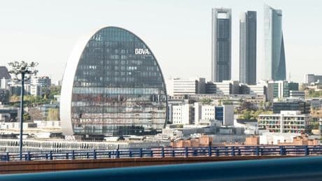 La OPA más extraña de la historia de España: BBVA quiere comprar Sabadell por menos de lo que vale