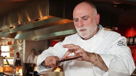 El bar de Cádiz que visita José Andrés en su docuserie de Netflix: un templo de las tortillitas de camarones