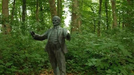 »Arschlochpfad« an der Ostsee: Wo Trump und Lenin sich im Wald begegnen