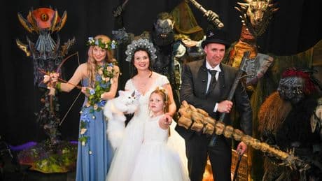 Tamara en Dyango geven jawoord in fantasy-stijl: ’Onze gasten komen ook als sprookjesfiguren’