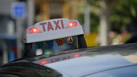 Fraude sociale : une conductrice de taxi du Var en procès ce mardi pour avoir escroqué la Sécu de 2,3 millions d’euros