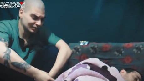 Nuovo video dell'orrore, lo sfregio di Hamas sugli ostaggi: "Persa ogni speranza"