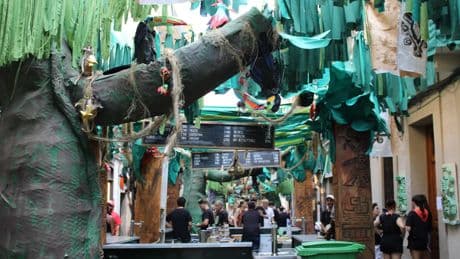 En imágenes | Las calles de Gràcia decoradas por la Fiesta Mayor de 2025