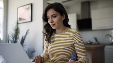 Seis de cada diez personas creen que dominar la IA será clave para seguir trabajando