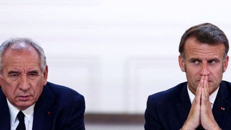 Gleich Showdown in Paris - Macrons Regierung vor dem Aus