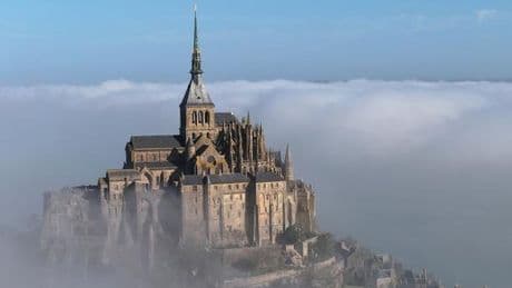 Mont-Saint-Michel : la Cour des comptes appelle deux opérateurs rivaux à enterrer la hache de guerre