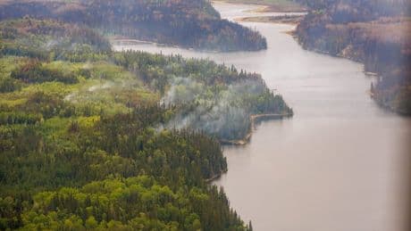 Fire evacuees begin returning home to Manitoba First Nation after cool, wet weather