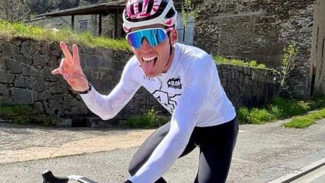 El desafortunado extreno de Aleix Espargaró en el ciclismo: abandona el Tour de Austria por una posible lesión en la mano