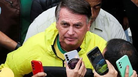 Bolsonaro sale de cuidados intensivos casi tres semanas después de su ingreso