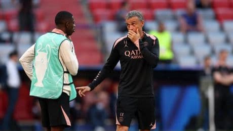 Luis Enrique mima a Dembélé antes de la final