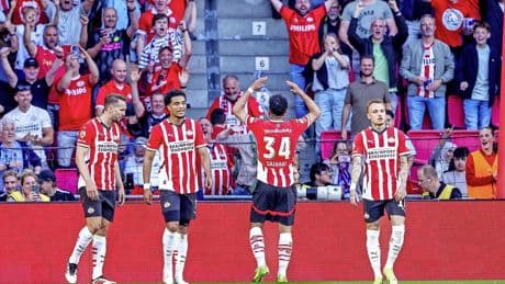 LIVE Eredivisie: Ajax in mineur, feest in Eindhoven bij PSV