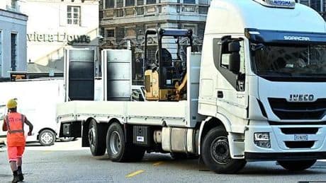 Lavori in centro a Genova, subito caos per le chiusure tra via XXV Aprile e Fontane Marose