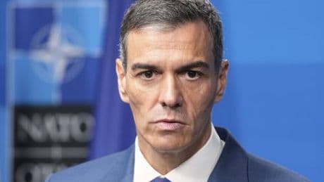 Le guerre di Sánchez dalla Nato a Gaza. Il paladino di Spagna vuol salvare se stesso