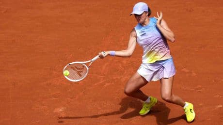 Roland-Garros: les tenants du titre Swiatek et Alcaraz déroulent au premier tour