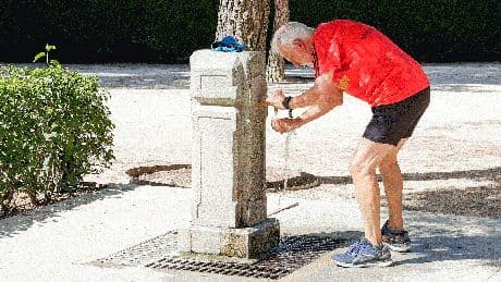 Los deportistas se 'reinventan' en plena ola de calor para no romper la rutina: "Si sabes a qué hora bajar, se está bien"