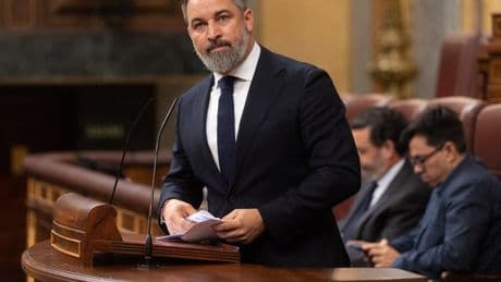 Abascal equipara al PP y al PSOE: «La única discusión que tienen de verdad es quién roba más»