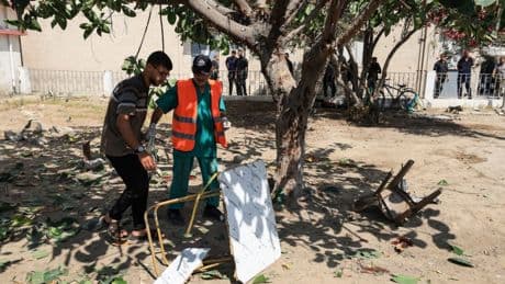 Liveblog Nahost: Israel greift Innenhof von Krankenhaus an