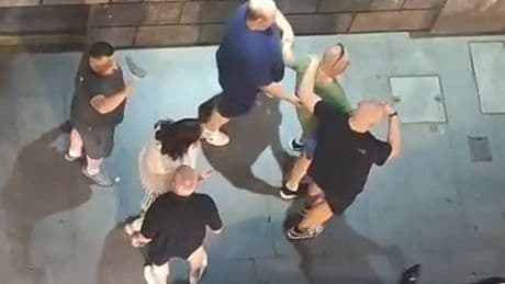La afición de United ya se divierte en Bilbao