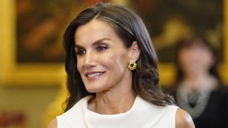La reina Letizia (52 años) repite verano tras verano estas alpargatas artesanas: estilizan sin renunciar a la comodidad