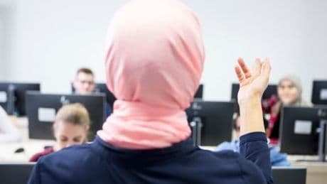 Berlin: Lehrerinnen sollen wieder Kopftuch tragen können