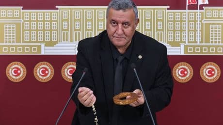 CHP'li Gürer: 'Buğdayı elde eden, emek veren, ailesiyle birlikte bu işin içinde olan, kırsalda dar gelirli sayabileceğimiz çiftçimiz hak ettiğini alamıyor'