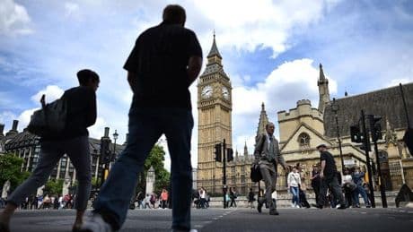 Reino Unido exigirá un nivel fluido de inglés a los inmigrantes para permanecer en el país