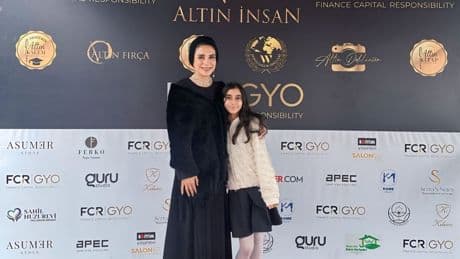 12 yaşındaki ressam Zeynep Reyyan Gören ilk sergisiyle sanatseverlerle buluştu