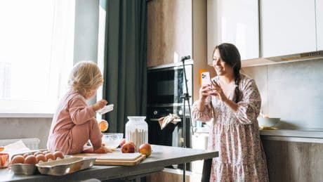 ’Natuurlijk moet je paal en perk aan momfluencers stellen: gewoon regels opstellen en handhaven’