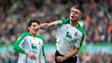 Karrikaburu marcó un golazo ante el Eldense pero el Racing no cerró su participación en el playoff