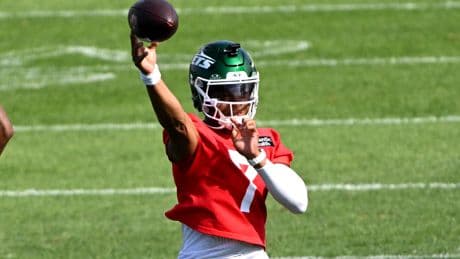 Justin Fields gave the Jets a harrowing glimpse of a familiar quarterback pain