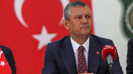 CHP lideri Özgür Özel'den komisyon tepkilerine yanıt: Daha fazla şehidimiz olmasın diye eleştiriyi göğüslüyoruz