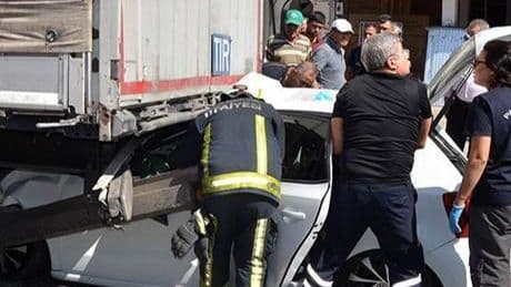 Baba, anne ve 2 çocuğunun yaralandığı kaza kamerada