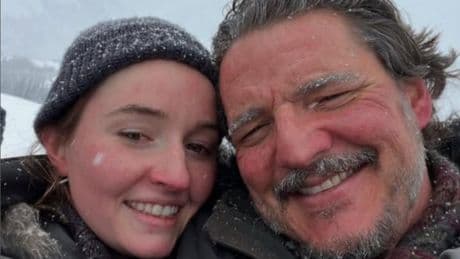 Pedro Pascal y Kaitlyn Dever, compañeros de tempestad