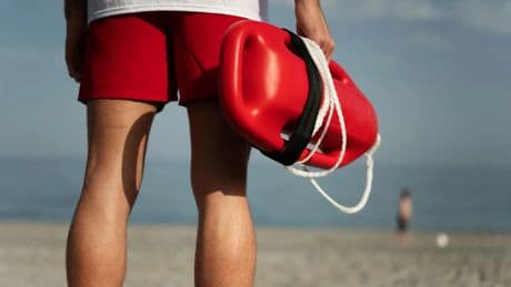 Ni oficina ni teletrabajando: cómo ganar hasta 2.000 euros al mes desde la playa este verano