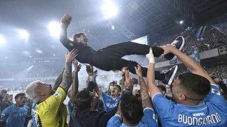 Il Napoli di Conte Campione d'Italia! Inter, inutile vittoria a Como