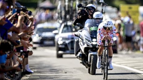 ’Geen verklaring’ voor gigantisch pak slaag Jonas Vingegaard, ’superblije’ Tadej Pogacar rijdt ’MvdP’ uit geel