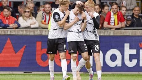 LIVE Eredivisie: Scorende Wouter Goes speelt met AZ fans Go Ahead Eagles stil; Sem Steijn kwelt met FC Twente vader bij Sparta