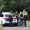 Auto botst tegen boom, inzittenden vluchten te voet over A1 bij Deventer