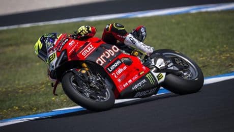 Bulega gana la primera de Cremona y se afianza en el liderato del Mundial de Superbike