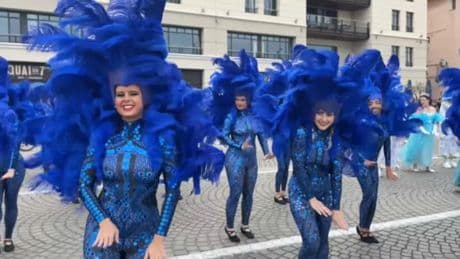 Marseille: 10.000 personnes rassemblées sur le Vieux-Port pour la 35e édition du carnaval sur le thème de la mer