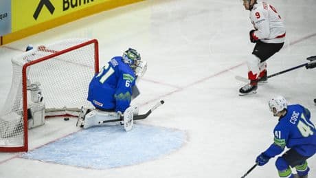 Canada shuts out Slovenia 4-0 to open ice hockey worlds