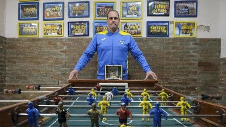 Un colegio activa una recolecta para un artesano de futbolines de Paiporta afectado por la dana