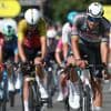Mathieu van der Poel loodst ploeggenoot naar derde plaats in sprint: ‘We kwamen net iets te vroeg op kop’
