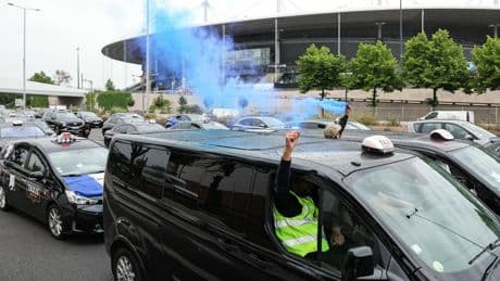 Grève des taxis : les syndicats reçus samedi par François Bayrou