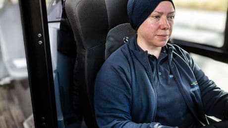 Erfolgsgeschichte von Hatice Acikgöz : Erst Putzeimer, dann Lenkrad – wie sich eine Monheimerin ihren Traum erfüllte
