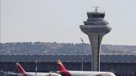 Una persona se cuela en una pista de Barajas y provoca cinco aterrizajes frustrados