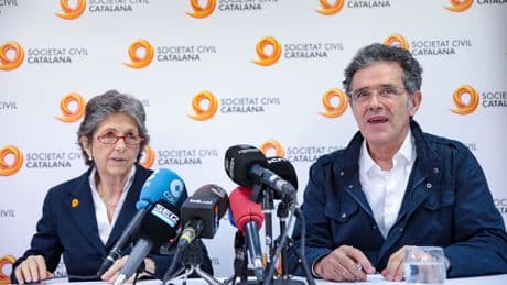 Álex Ramos y Teresa Freixes, presidente y vicepresidenta de Sociedad Civil Catalana con el 99 % de los votos