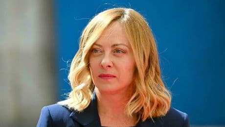 Meloni ha la febbre, annullati tutti gli impegni di oggi e domani: la premier costretta al riposo