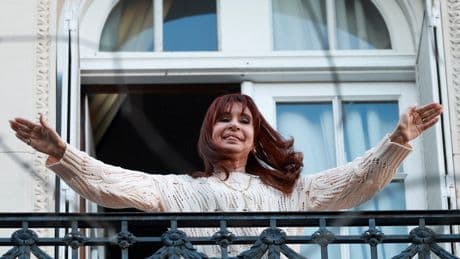 La justicia argentina exige a Kirchner y al resto de los condenados por corrupción al menos 500 millones de dólares