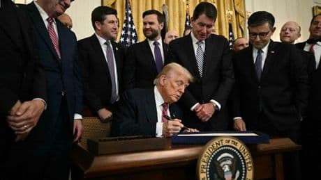 Trump e la «lettera oscena» a Epstein, il tycoon fa causa al Wsj e chiede da 10 miliardi al giornale e Murdoch